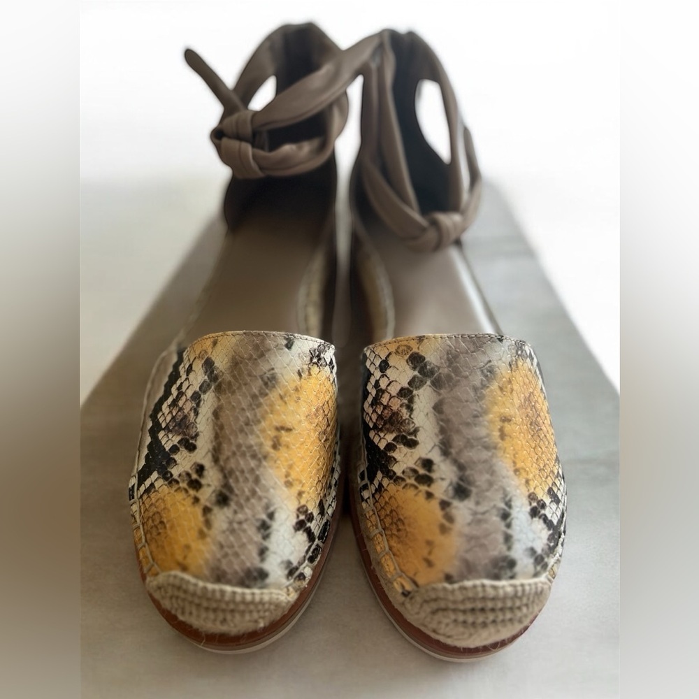Vince Camuto Women's Binadee Sandal, Taupe/Light Satsuma, 9M